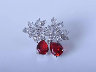 Pendientes con diseño de flor, de circonita incrustada y colgante de cristal en  ...