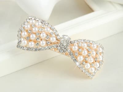 Hair clip in the shape of a bow, with imitation pearls and zirconias