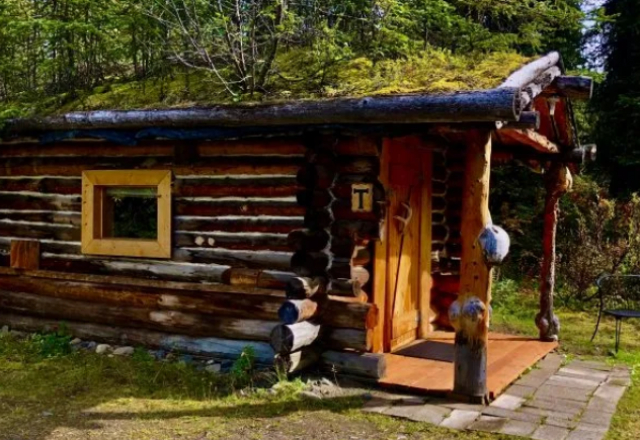 Shared Bath Cabins - Cabin #T - 1 Queen