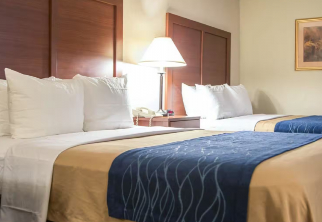2 Queen Beds, Mobility/Hearing Accessible Room, Bathtub w/Grab Bars, Non-Smoking
