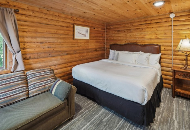 Standard King with Sleeper Sofa Grizzly Cabin
