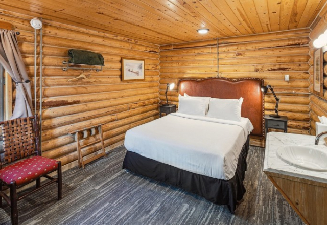 Standard Queen Moose Cabin