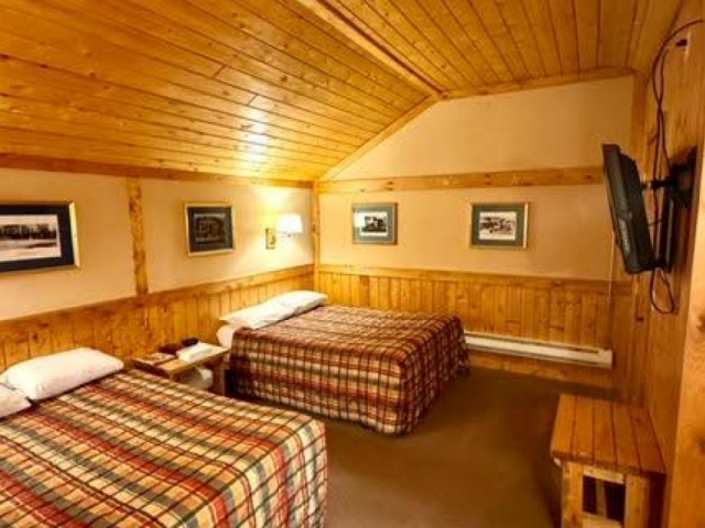 Basic Cabin 2 Doubles - River