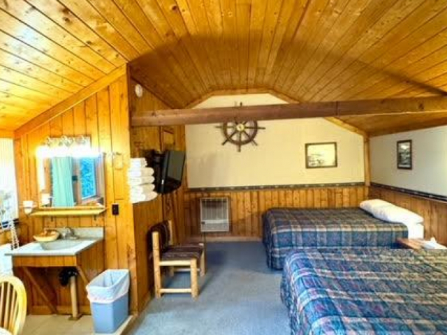 Basic Cabin 2 Doubles - River