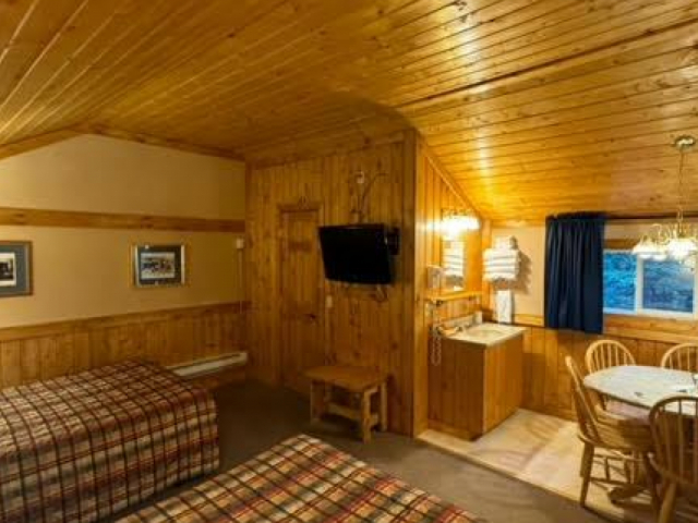 Basic Cabin 2 Doubles - River