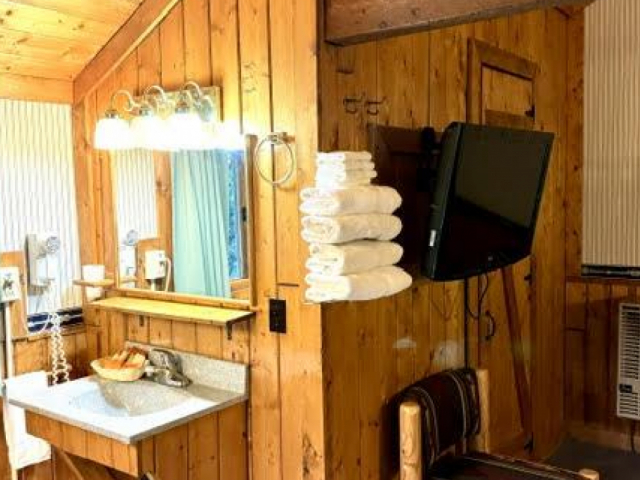 Basic Cabin 2 Doubles - River
