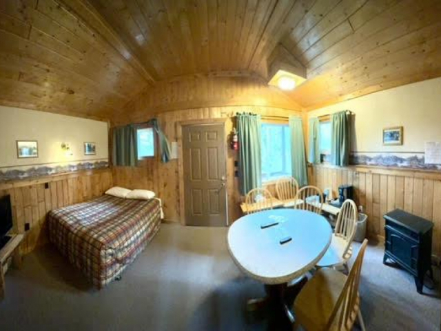 Homesteader Cabin - 2 Doubles & Bunk Bed