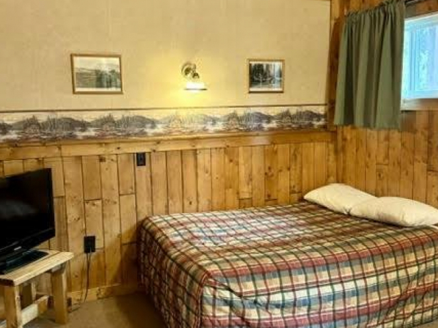 Homesteader Cabin - 2 Doubles & Bunk Bed