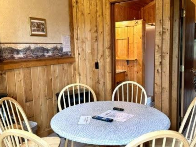 Homesteader Cabin - 2 Doubles & Bunk Bed