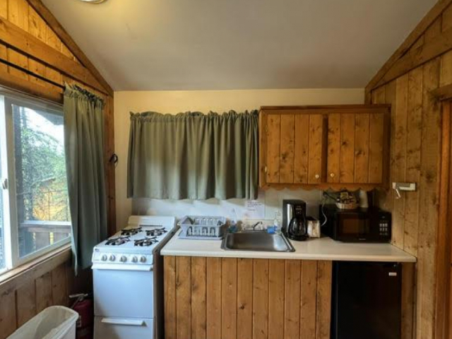 Railroader Cabin - 2 Doubles & 1 Bunk Bed