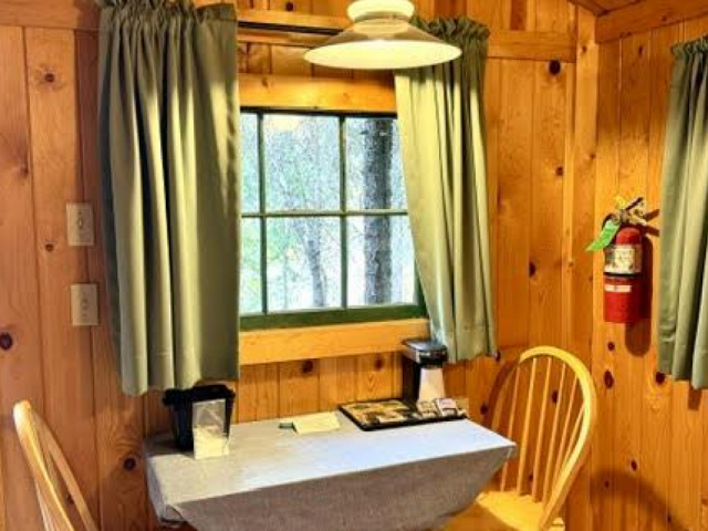 Basic Cabin - 1 Queen