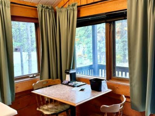 Basic Cabin - 1 Queen