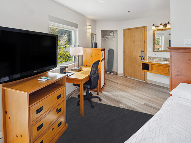 Bay View Rooms - 1 King or 1 Queen or 2 Queens