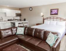Executive Apartment - 1 King, 1 Twin/Twin Bunkbed & 1 Sofa Sleeper