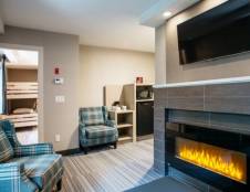 Queen Explorer Suite with Fireplace