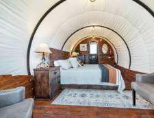 Deluxe Covered Wagon 1 King or 2 Queens