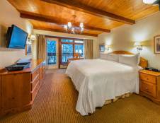 Family Superior Suite 1 King and Daybed Riverside