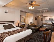 Deluxe Suite - 1 King & 1 Queen