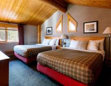 Executive Log Cabin - 2 Queens & 1 Sofa Sleeper