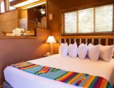 Executive Suite - 2 Queens & 1 Sofa Sleeper