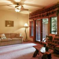 Little Ahwahnee Inn at Fish Camp