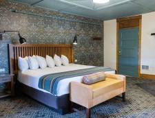 Great Northern Deluxe Renovated Rooms - 1 King
