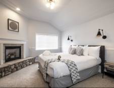 King Deluxe with Fireplace