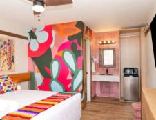 Mission Lodge - Deluxe Rooms - 1 Queen