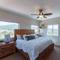 R Family Square - bedroom