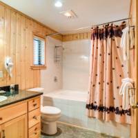 River Refuge - Main Bathroom