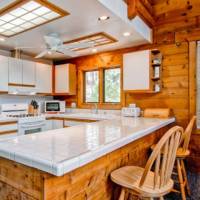 Kitchen and Breakfast Bar
