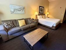 Classic River View King Bed with Sleeper Sofa