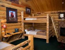 Yellowstone Series Style 2 - 1 Queen & Queen/Queen Bunk Bed