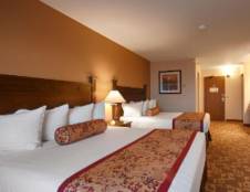 2 Queen Beds - Kitchen Suite