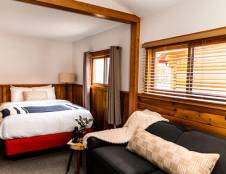 Pioneer Cabin - 1 Double & 1 Sofa Sleeper