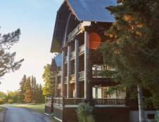 Great Northern Renovated Rooms - 2 Queens