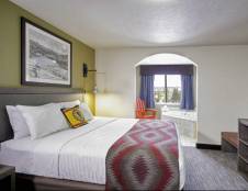 Luxury Suite - 2 Kings & 1 Sofa Sleeper