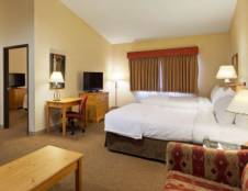1 King Bed & 2 Queen Beds Suite