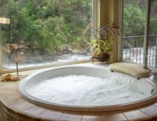 Luxury River View King Bed Majestic Suite