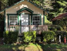 Cabin 10 - 1 Queen & 1 Futon