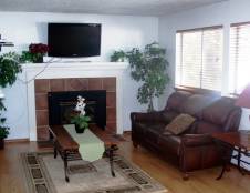 Cabin #23 - 2 Bedrooms - 1 Queen, 1 Double & 1 Twin