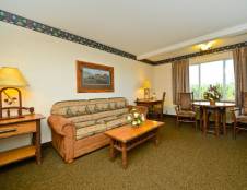 Large Suite 1 King - Wet Bar, Canyon Building