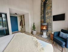 Founders Room 1 King with Fireplace