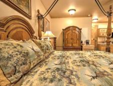 King Sofa Studio Apartment - River House - 1 King & 1 Sofa Sleeper