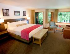 Lakeside Rooms - 1 King or 1 Queen or 2 Queens