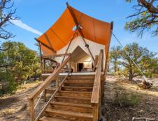 Deluxe Tent - 1 King