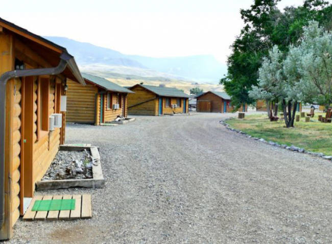 Yellowstone Valley Inn cabins