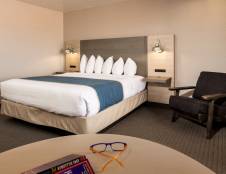 Deluxe Rooms - 1 King or 2 Queens