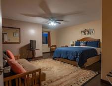 Navajo Loop - 1 King & 1 Futon