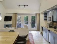 Riverside Two Bedroom Suite - 1 King & 2 Queens